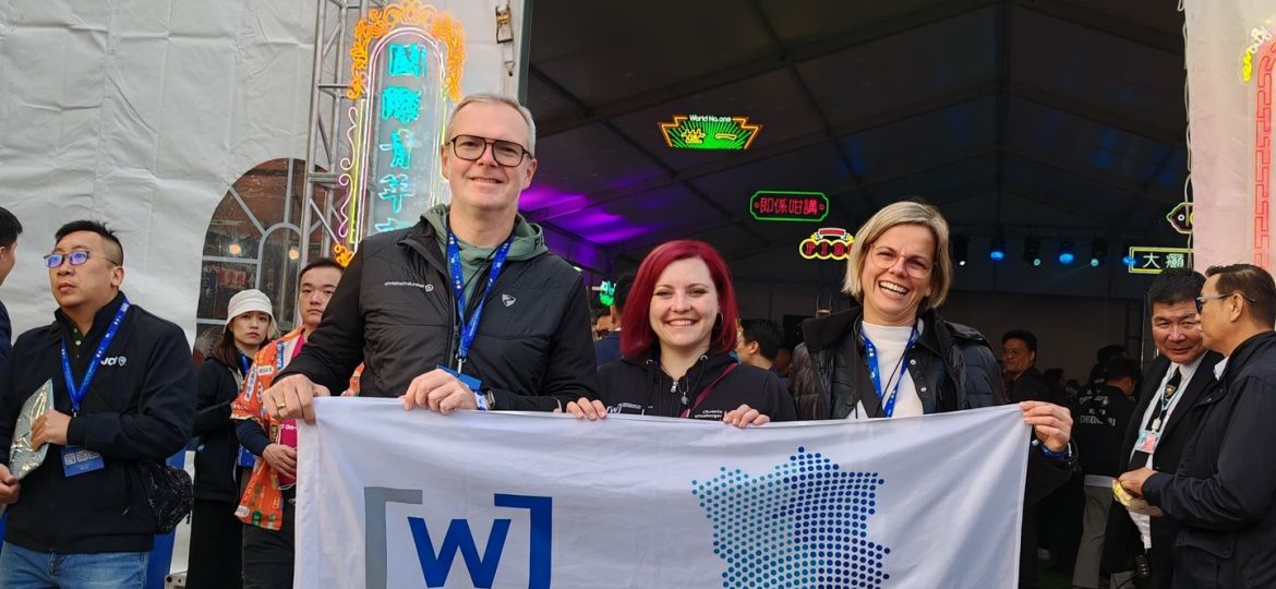 carousel_album-17913968280207758