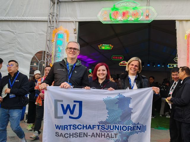 carousel_album-17913968280207758