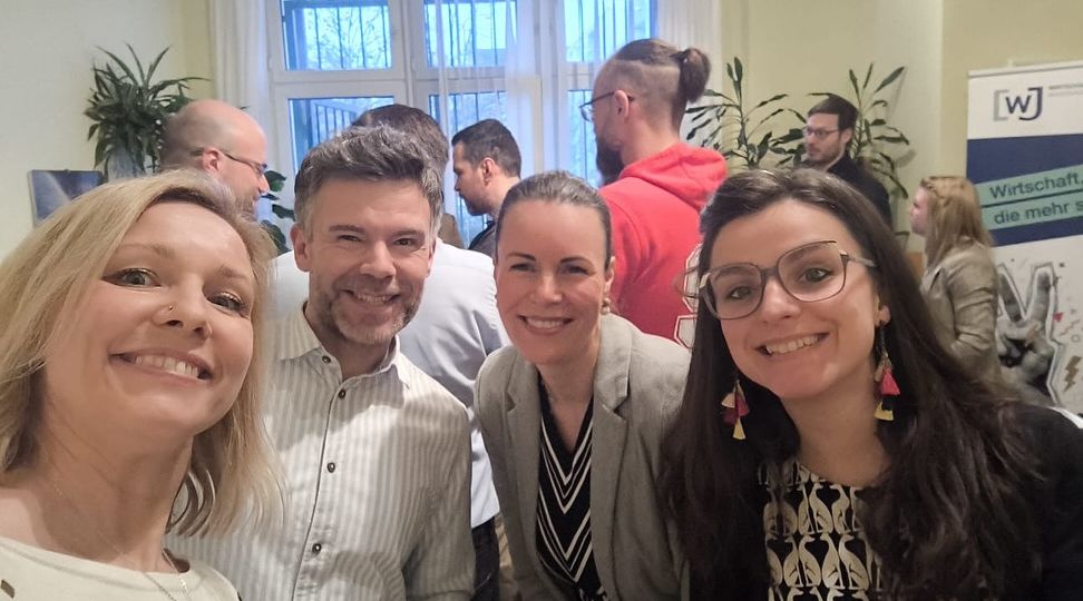 carousel_album-17953053911934489