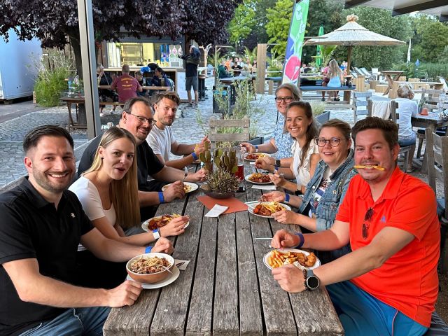 carousel_album-18097299061681040