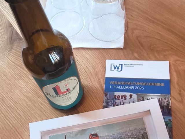 carousel_album-18102175489474470