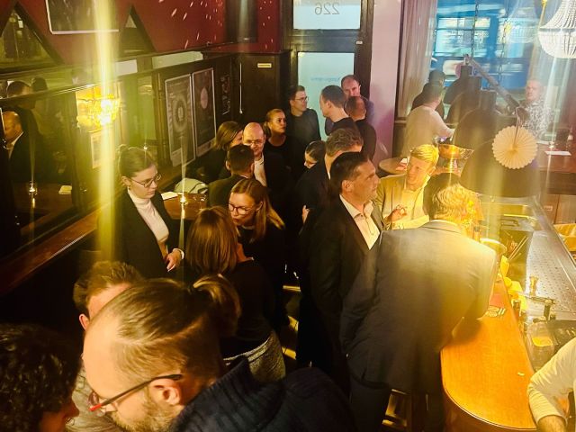 carousel_album-18170668837335785