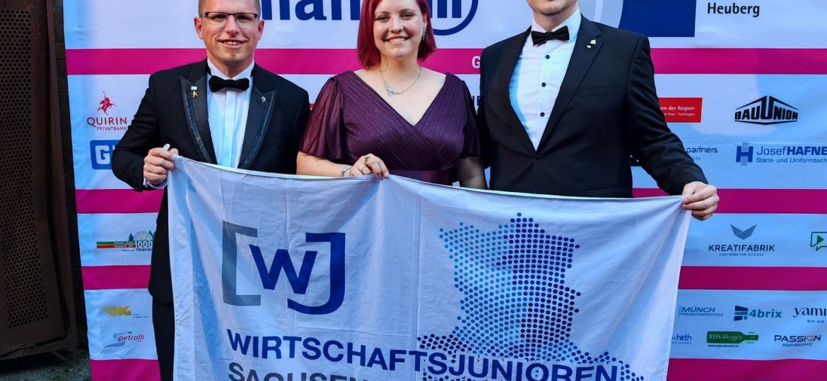 image-18047720813339398