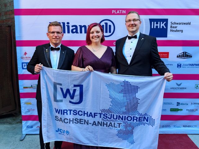 image-18047720813339398