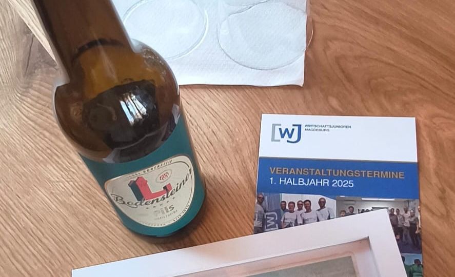 carousel_album-18102175489474470