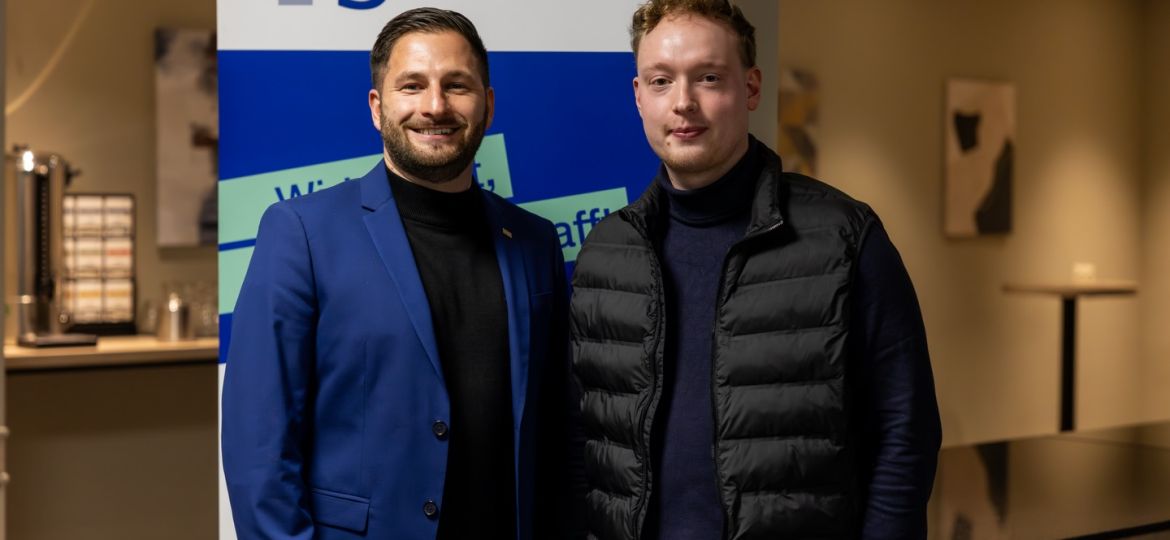 carousel_album-18104721532653694