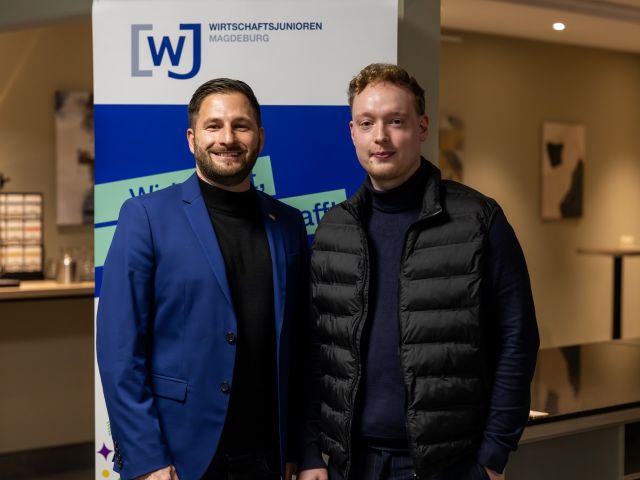 carousel_album-18104721532653694