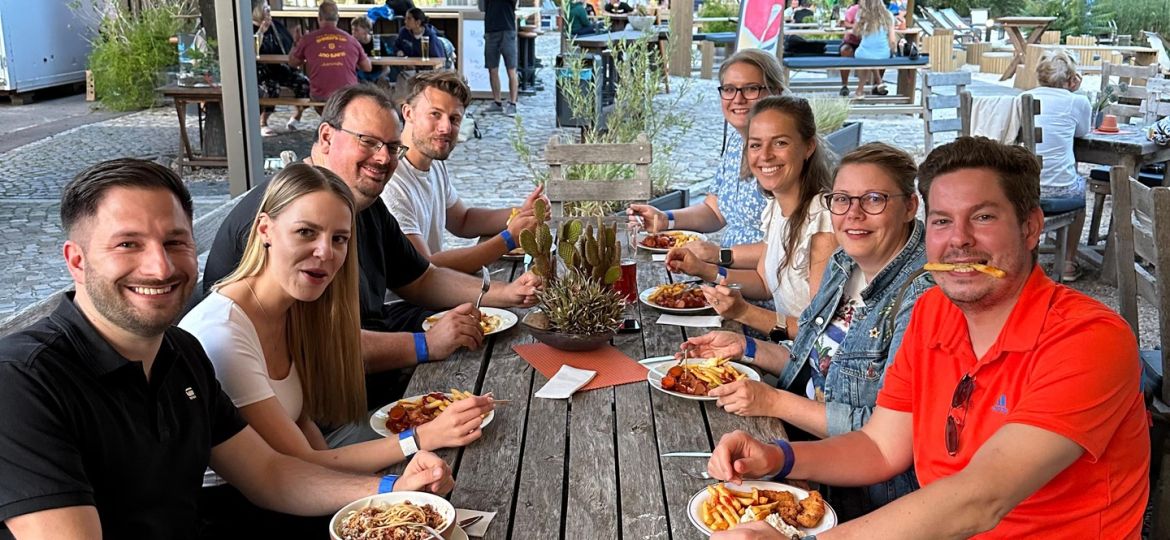 carousel_album-18097299061681040