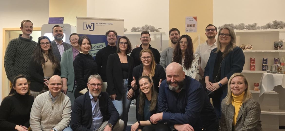 carousel_album-18108605881681183